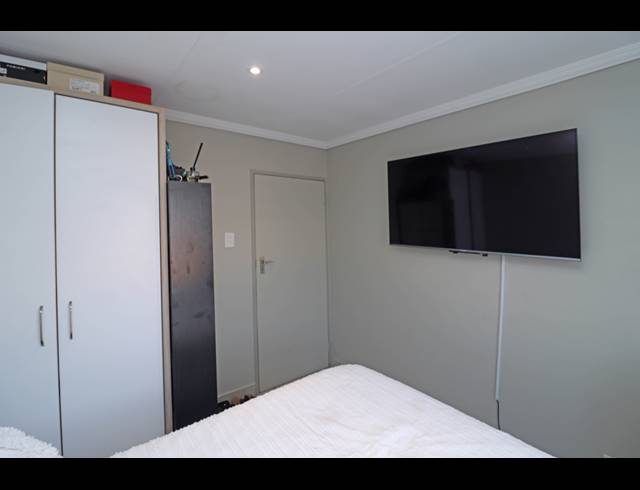 4 BEDROOM HOUSE FOR SALE IN COSMO CITY